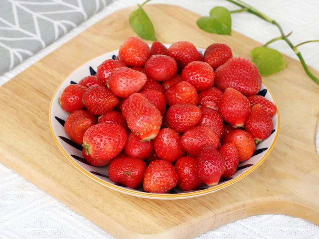 草莓吃多了有什么坏处和好处（草莓虽然好吃但不能乱吃）(1)