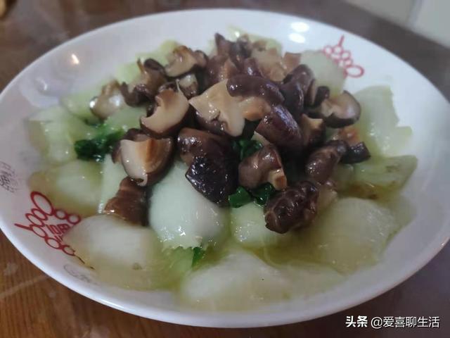 香菇炒青菜简单做法（香菇炒青菜这样做）(1)