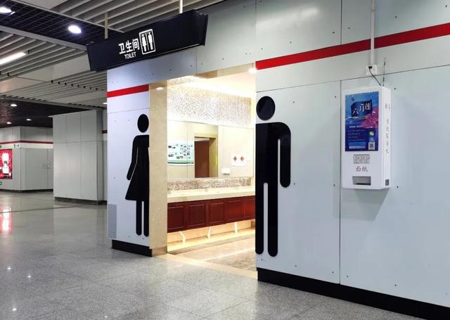 地铁下面的厕所怎么建造（地铁11号线江苏路站的这个公共厕所）(1)