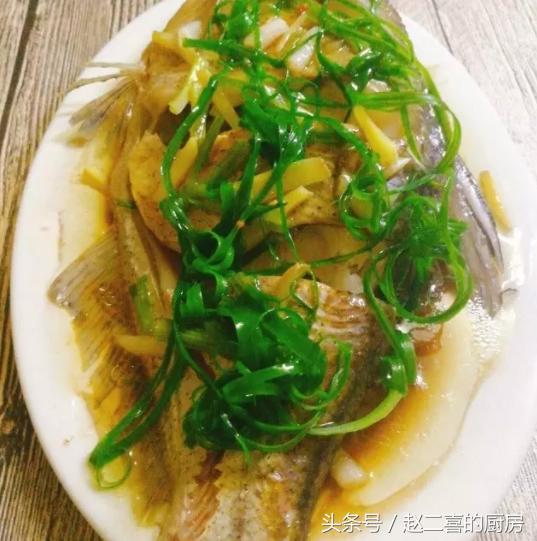 鳊鱼最简单好吃的做法（这道美味的鳊鱼）(1)